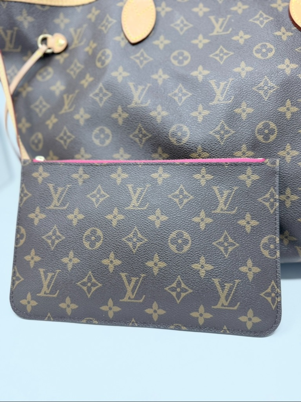 Louis Vuitton Monogram Neverfull Tote in Brown with Pink-Trim Pouch - Picture 2 of 4